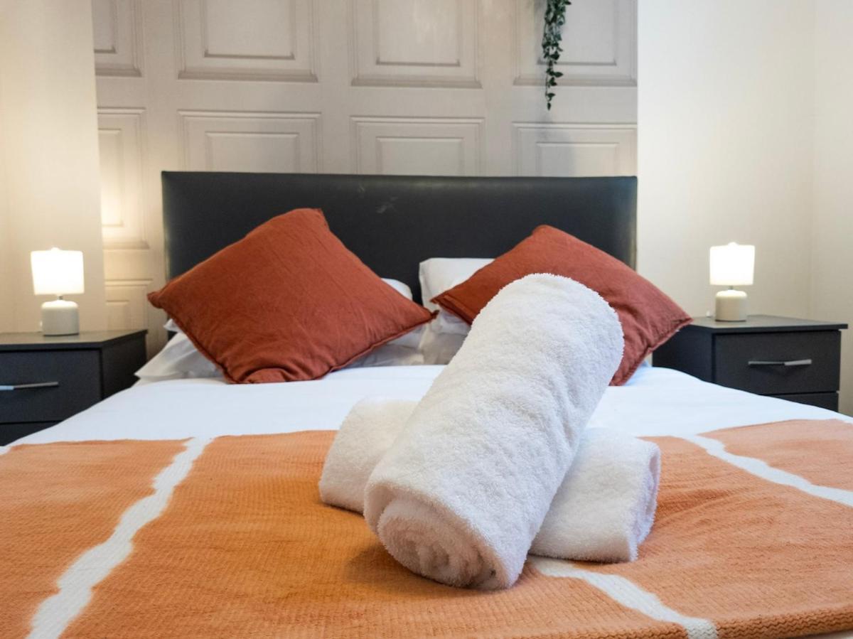 Mega Value - 7 Beds, Keyless Entry, 5 Min Walk By Promise *