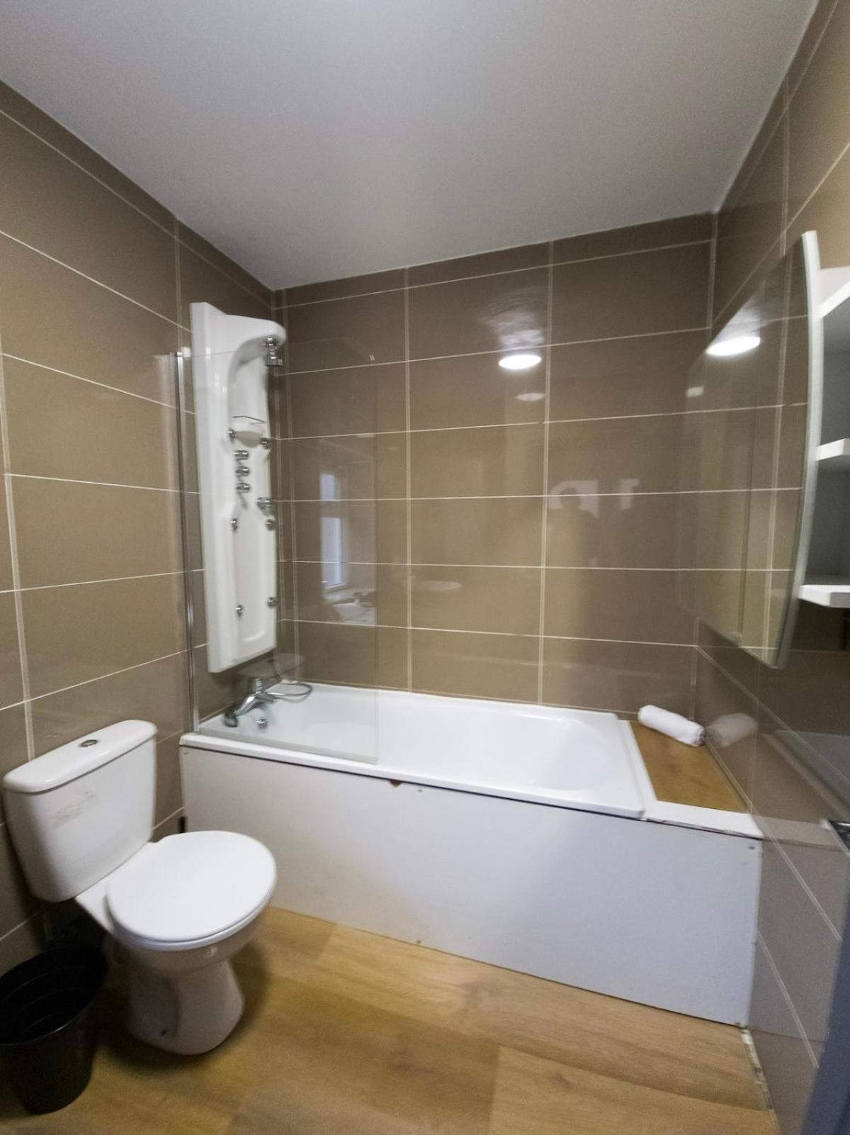 Mega Value - 7 Beds, Keyless Entry, 5 Min Walk By Promise Apartamento